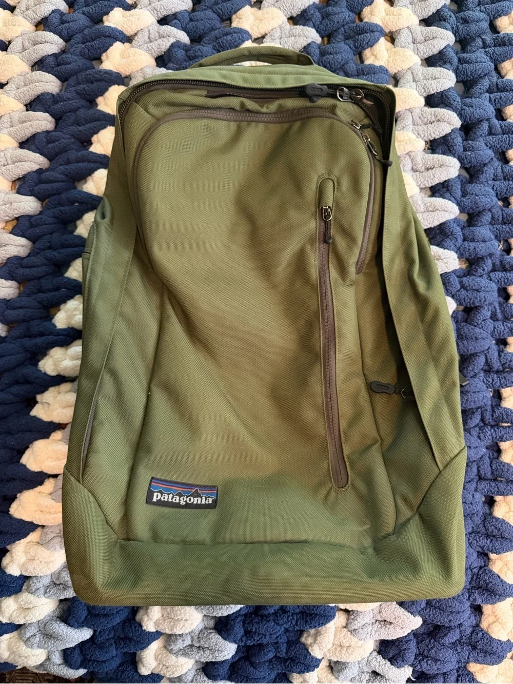 Patagonia Olive Green Men's Duffel with Front Zip Pocket